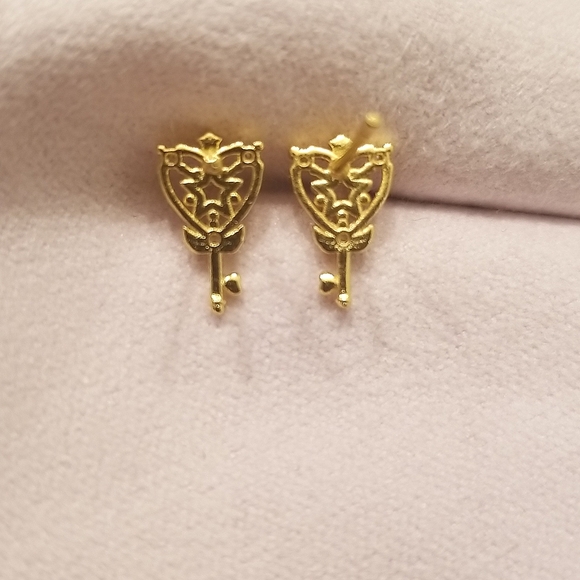 Gold key earring - Picture 2 of 2